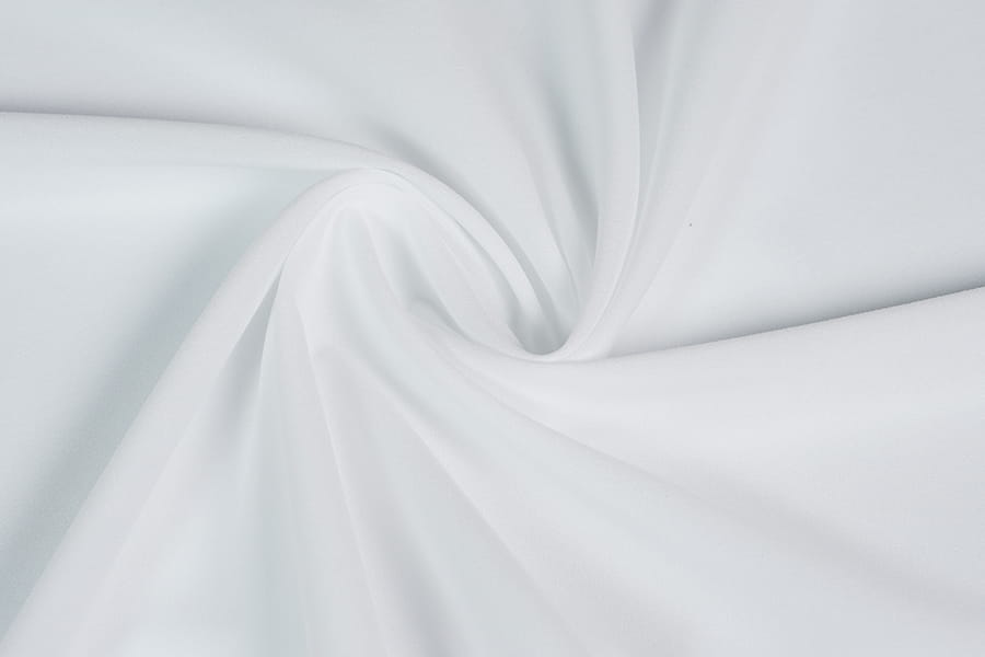 Gulningsbeständig polyester smältbar sammanfogning